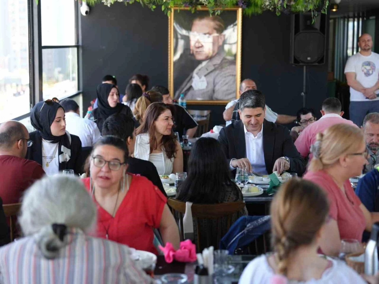 Engelliler Haftası’nda anlamlı buluşma: İki yeni merkezin müjdesini verdi
