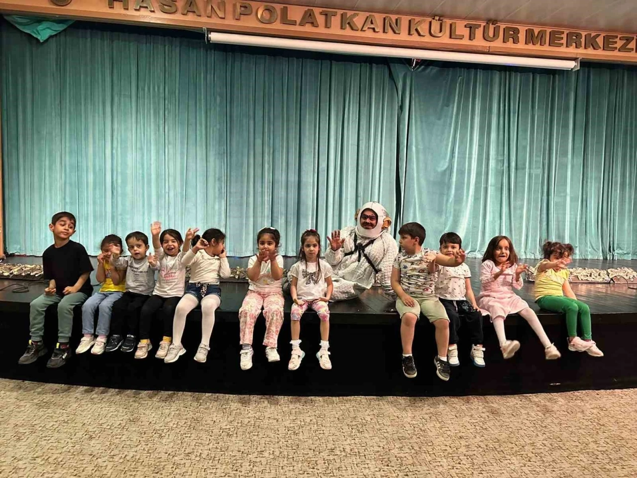 Engelsiz Kreş’te tiyatro mutluluğu
