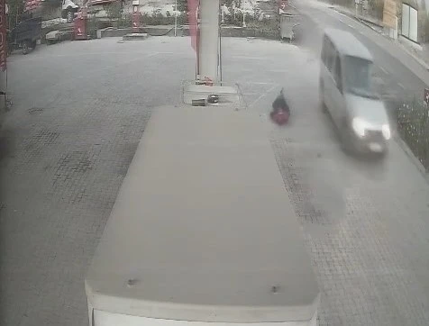 Eniştesine araçla çarpıp kaçtı: O anlar kameraya yansıdı