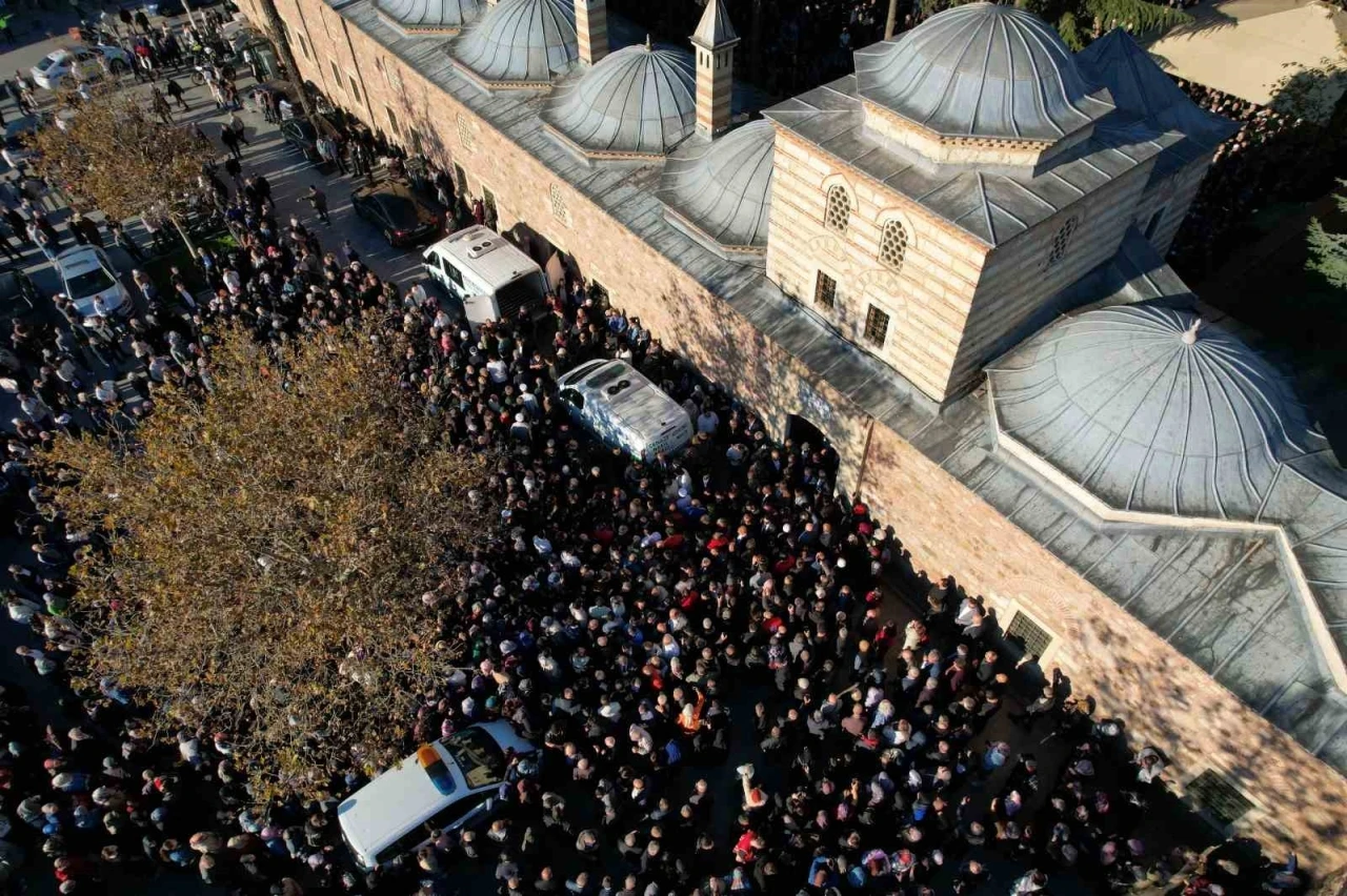 Enkazda kalan 4 kişilik Bilir ailesi, son yolcuklarına uğurlandı
