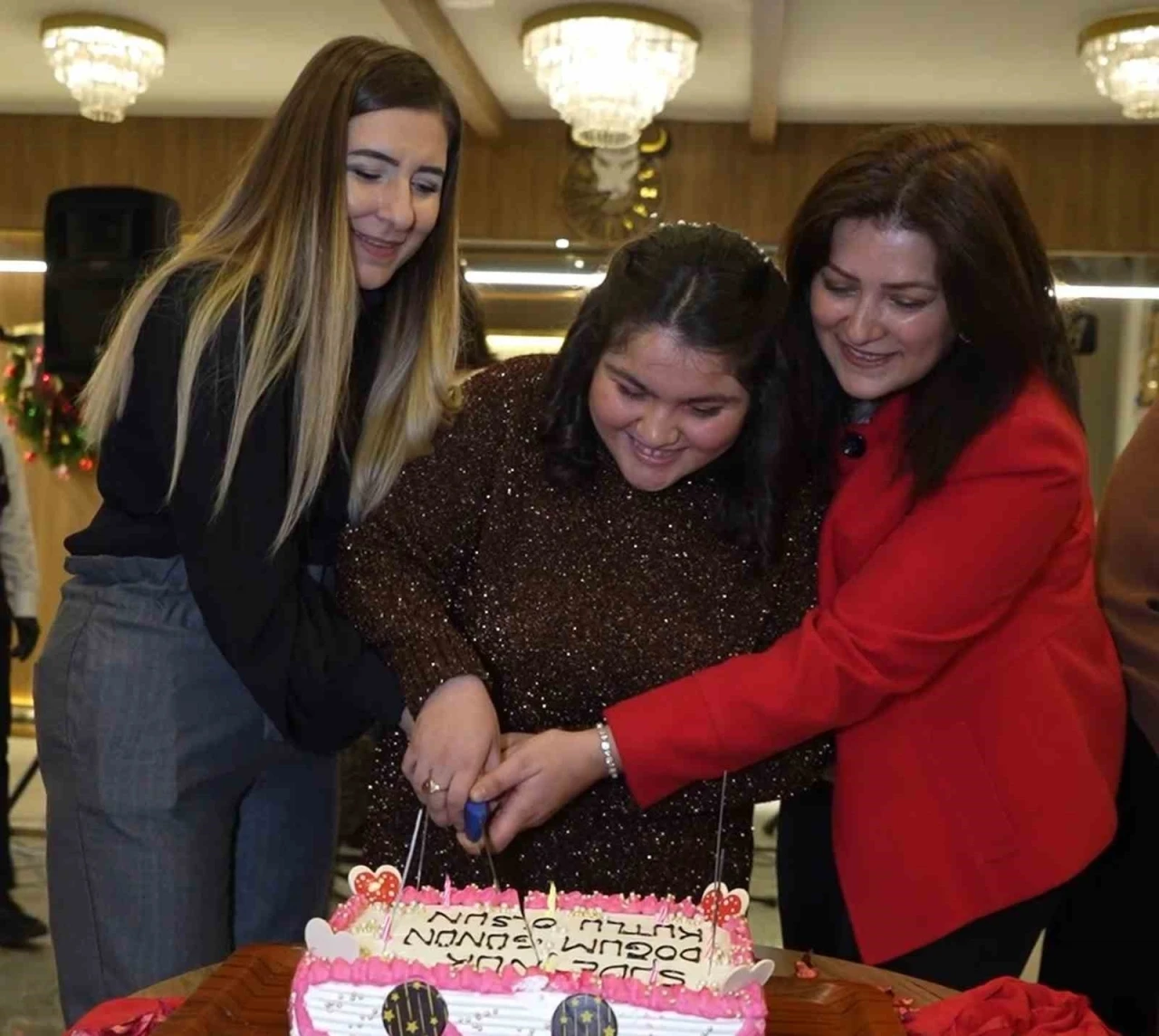 Epilepsi hastası Sudenur’a doğum günü sürprizi
