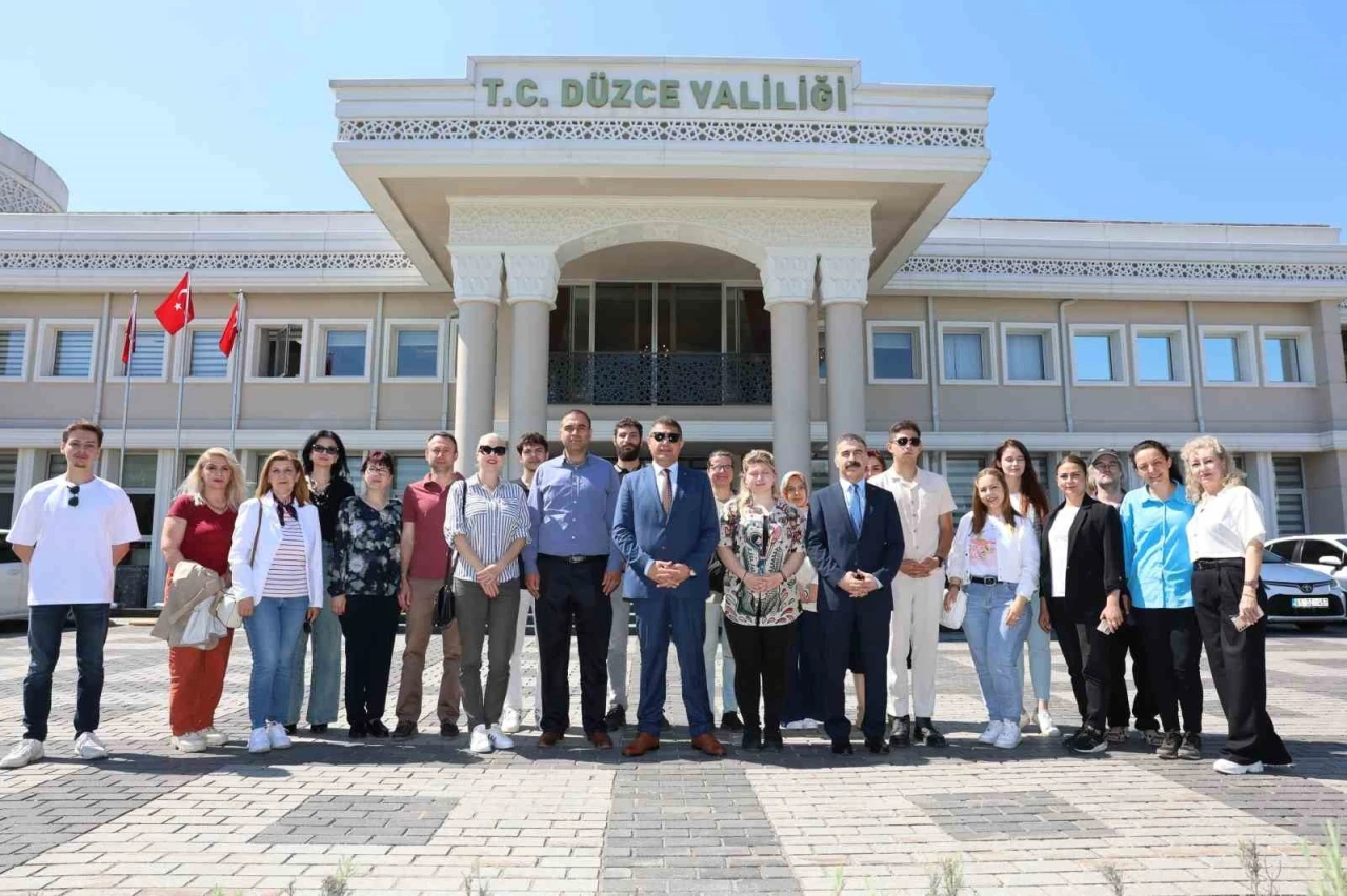 Erasmus projesine katılanlar Vali Aslan ile buluştu