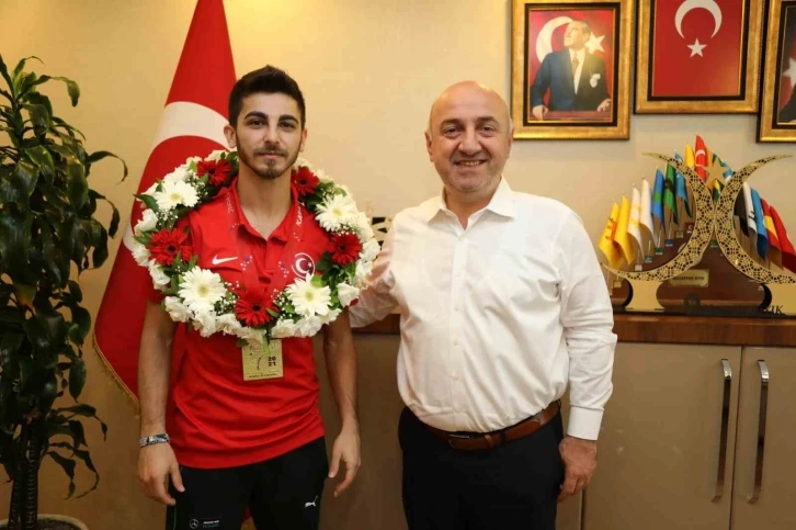 Eray Şamdan’dan 100. yılda anlamlı madalya