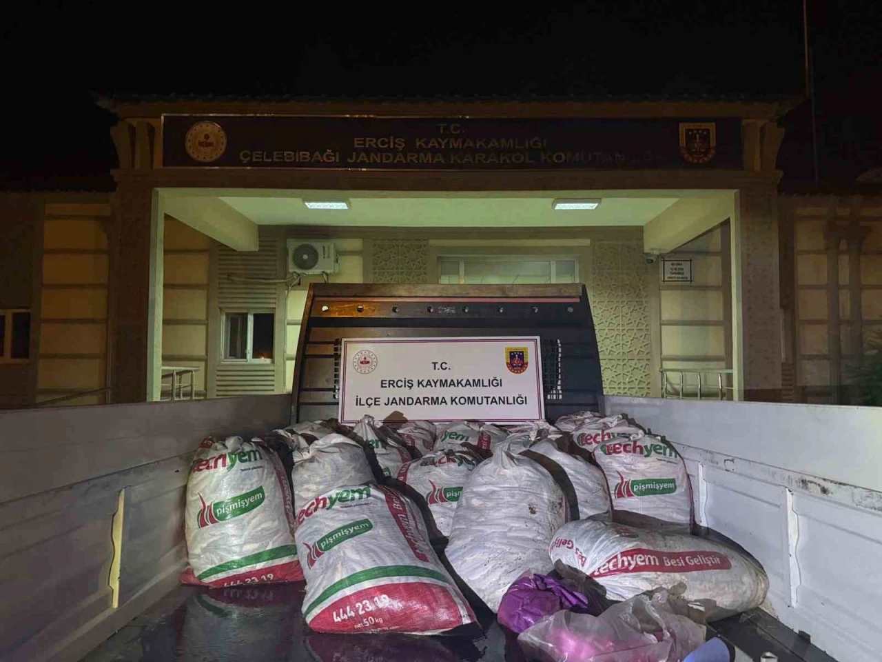 Erciş’te 2 ton kaçak avlanmış balık ele geçirildi
