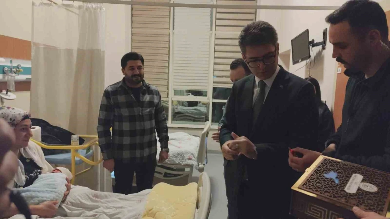 Erciş&rsquo;te 2026&rsquo;nın ilk bebeği Mert Buğra oldu
