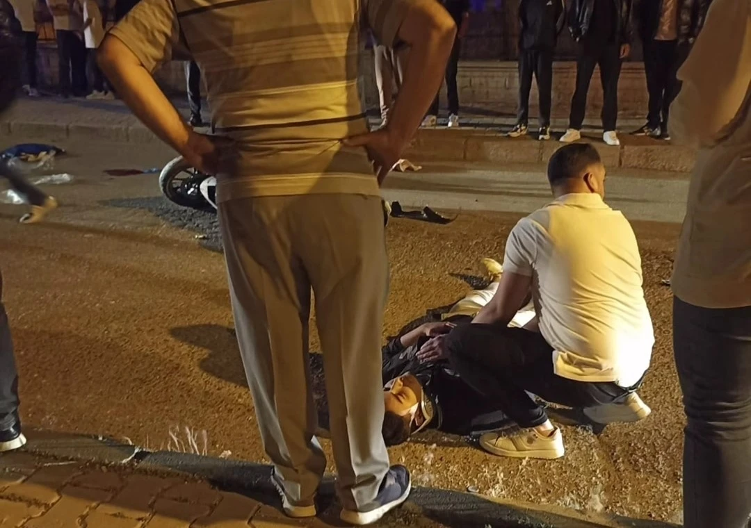 Erciş’te iki motosiklet kafa kafaya çarpıştı: 3 yaralı
