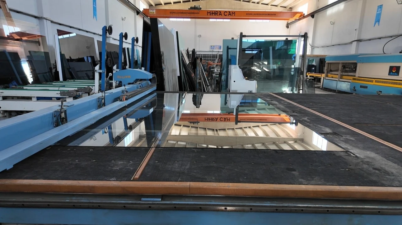 Erciş’te kurulan cam atölyesi bölgenin ihtiyacını karşılıyor
