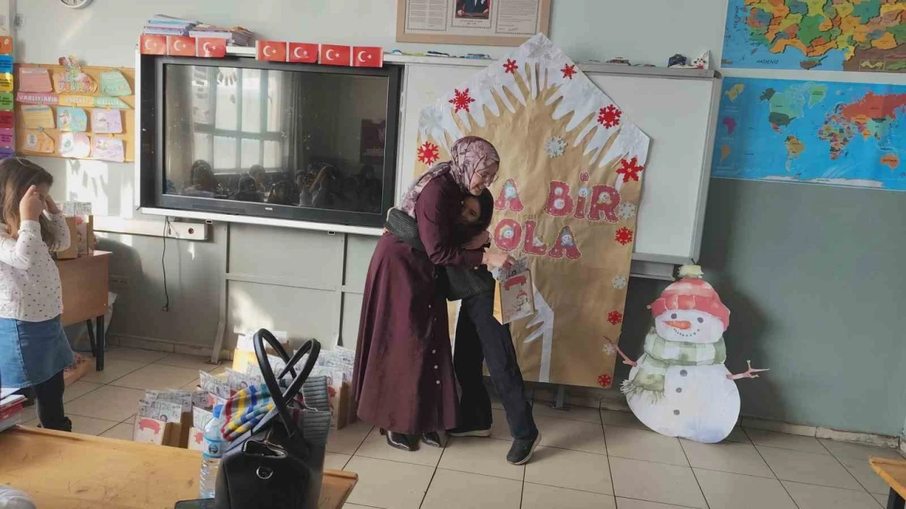 Erciş&rsquo;te &ouml;ğrencilerin karne sevinci
