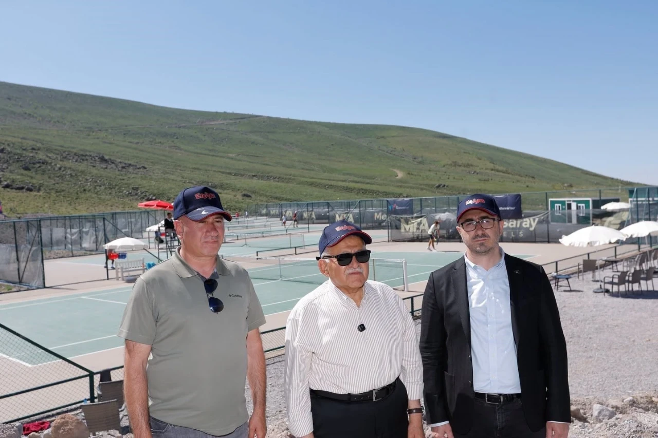 Erciyes&rsquo;te 52 &uuml;lkeden bin tenis&ccedil;i D&uuml;nya Tenis Turu&rsquo;nda ter d&ouml;kt&uuml;
