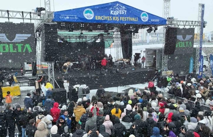 Erciyes’te kar altında Ferhat Göçer Konseri
