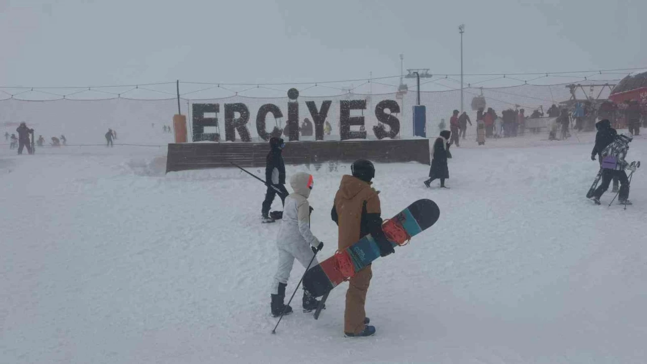 Erciyes&rsquo;te kar kalınlığı 130 santime ulaştı
