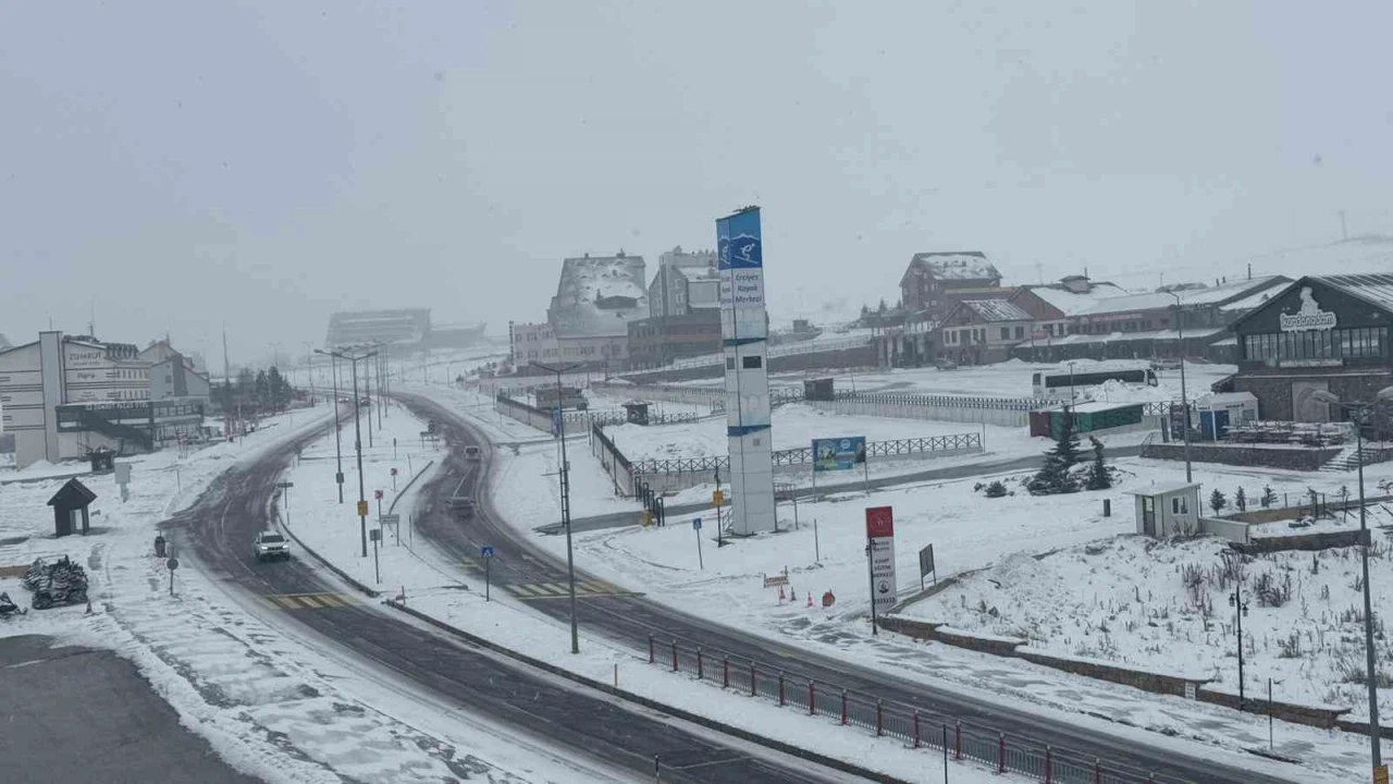 Erciyes’te kar yağışı
