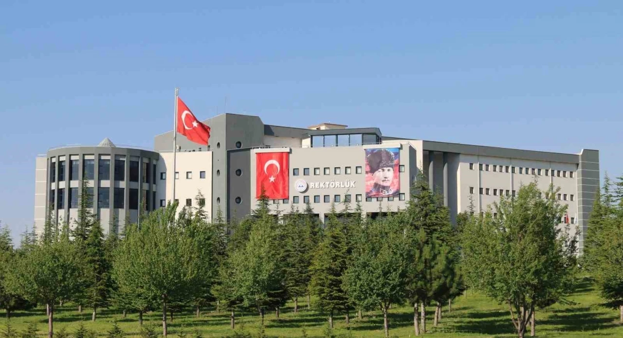 Erciyes Üniversitesi; 2025 CWTS Leiden dünya sıralamasında yükselişini sürdürüyor
