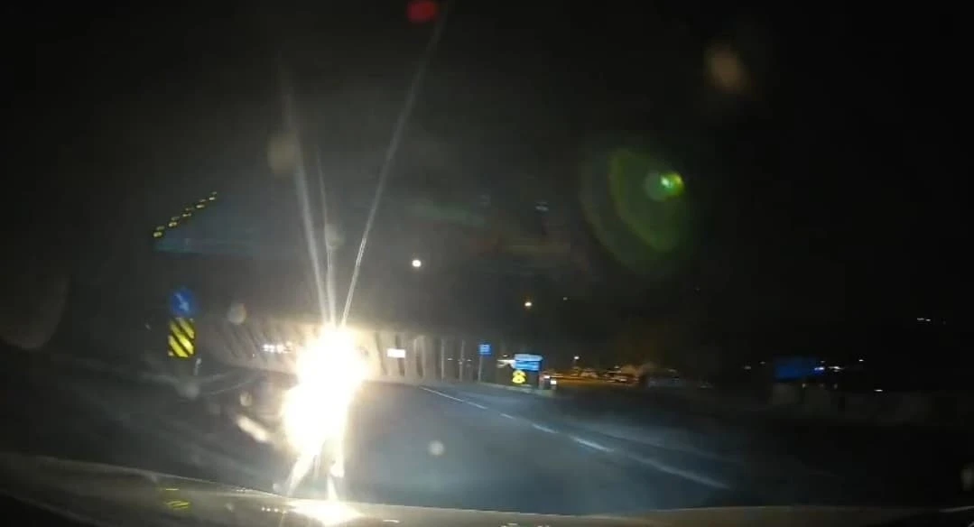 Erdek’te tersten gelen otomobil faciaya davetiye çıkardı
