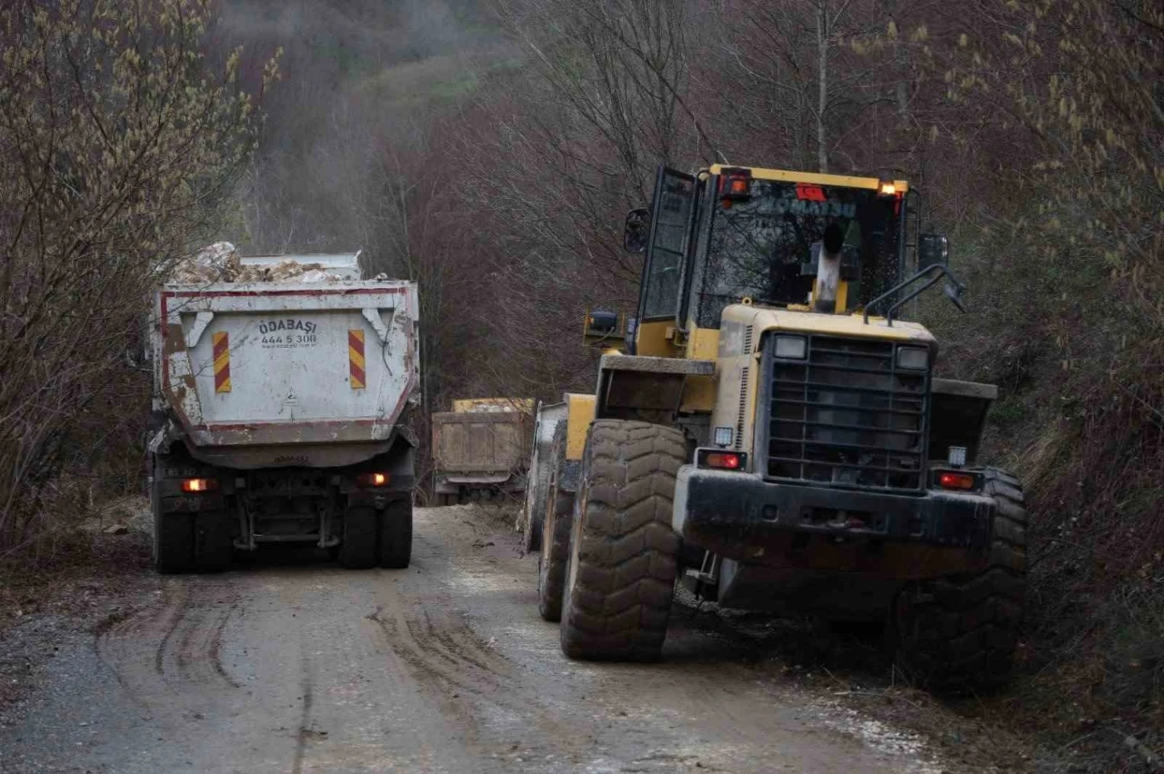 Erdemli K&ouml;y&uuml;&rsquo;nde heyelana hızlı m&uuml;dahale
