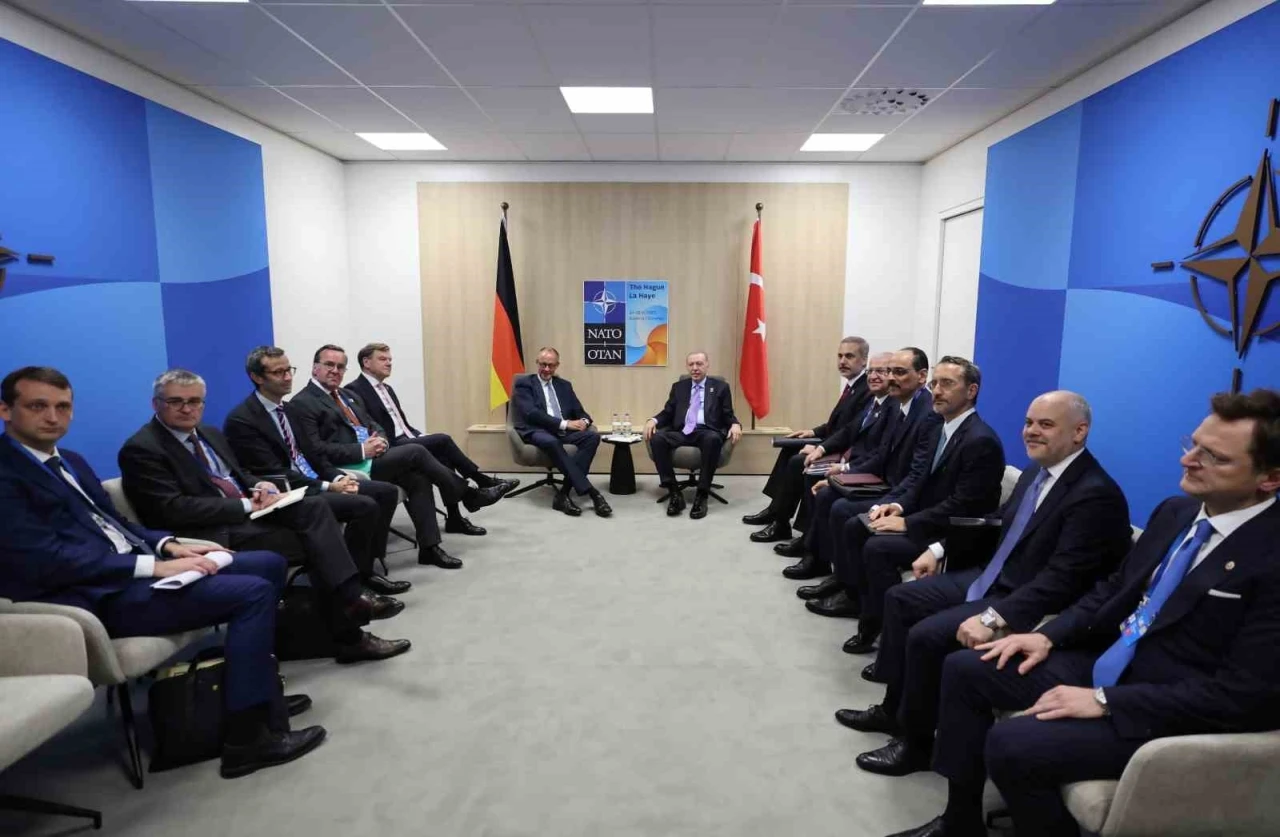 Erdoğan, Lahey’de Almanya Başbakanı Merz ile görüştü
