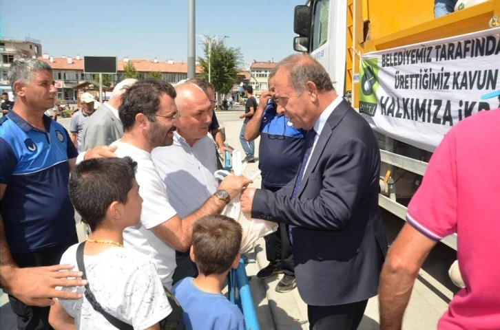Ereğli Belediyesi organik tarım ürünlerini hemşehrileriyle paylaşıyor
