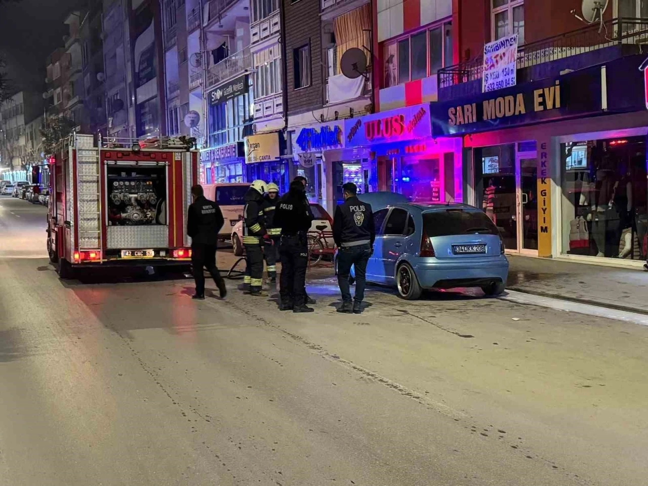 Ereğli&rsquo;de park halindeki otomobilde yangın &ccedil;ıktı
