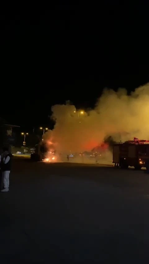 Ereğli’de seyir halindeki tır alev aldı
