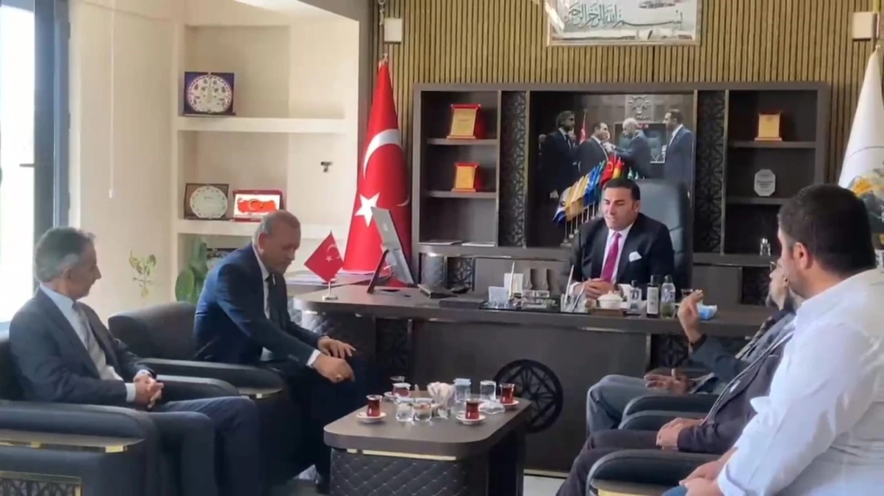 Eren &Uuml;niversitesi Rekt&ouml;r&uuml; Necmettin Elmastaş&rsquo;ın Aydınlar belediye başkanı İbrahim Erg&uuml;n ile Yemekli Toplantıda Buluştu
