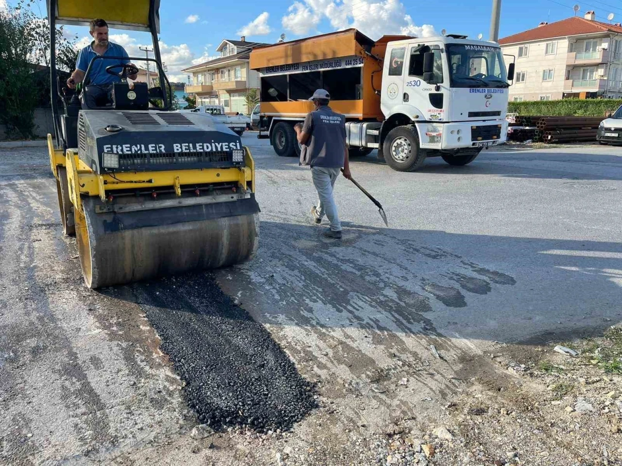 Erenler’de fiber internet çalışmalarının ardından asfalt çalışması başladı
