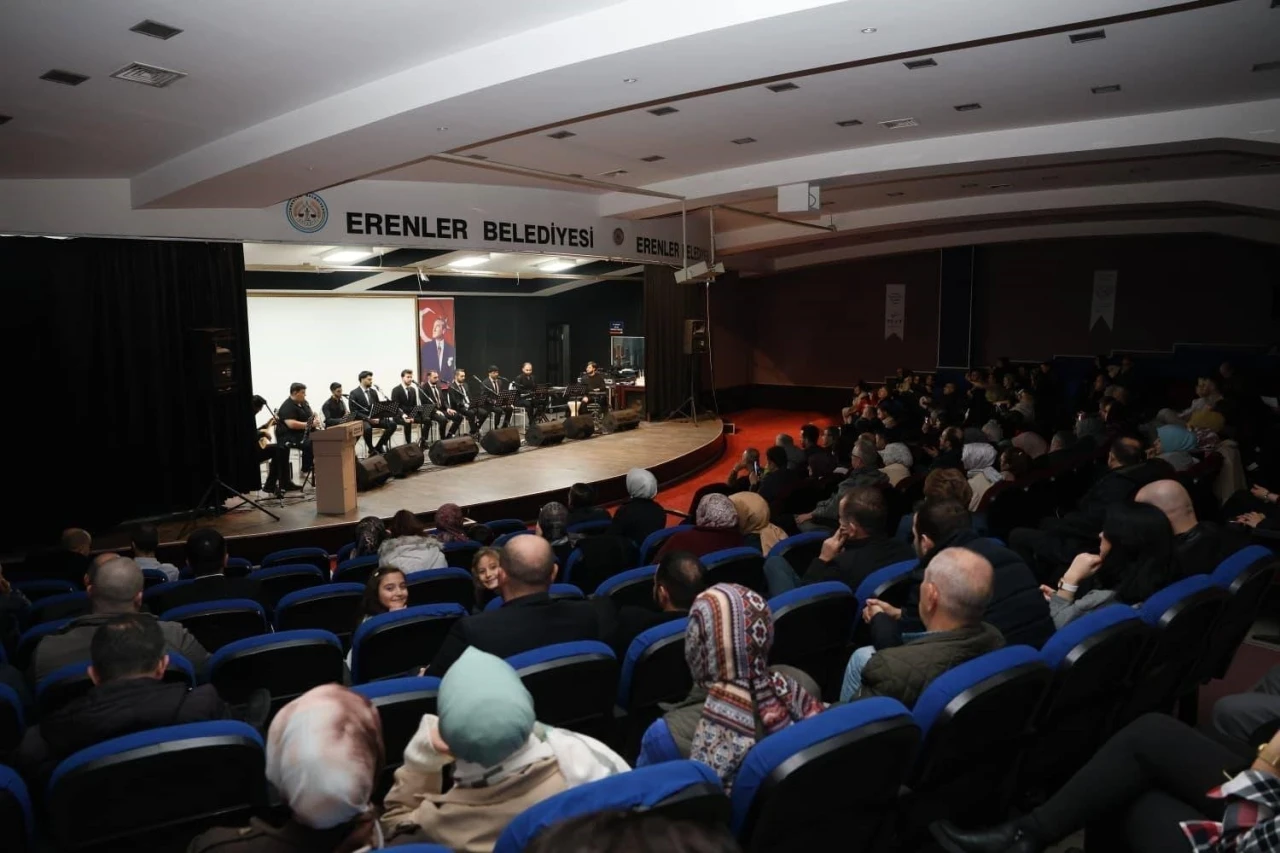 Erenler&rsquo;de Hikayeli T&uuml;rk&uuml;ler Konseri&rsquo;ne vatandaştan ilgi
