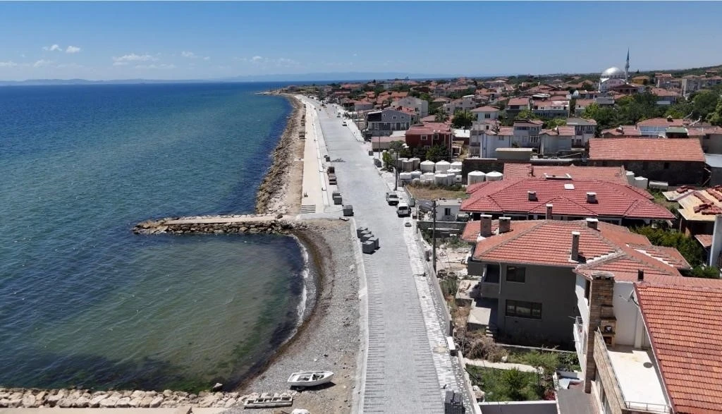 Eriklice Sahili yeni y&uuml;z&uuml;yle vatandaşların hizmetinde
