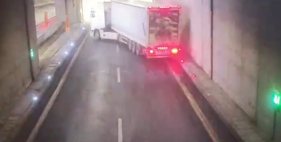 Erkenek Tüneli’ndeki kaza anı kamerada
