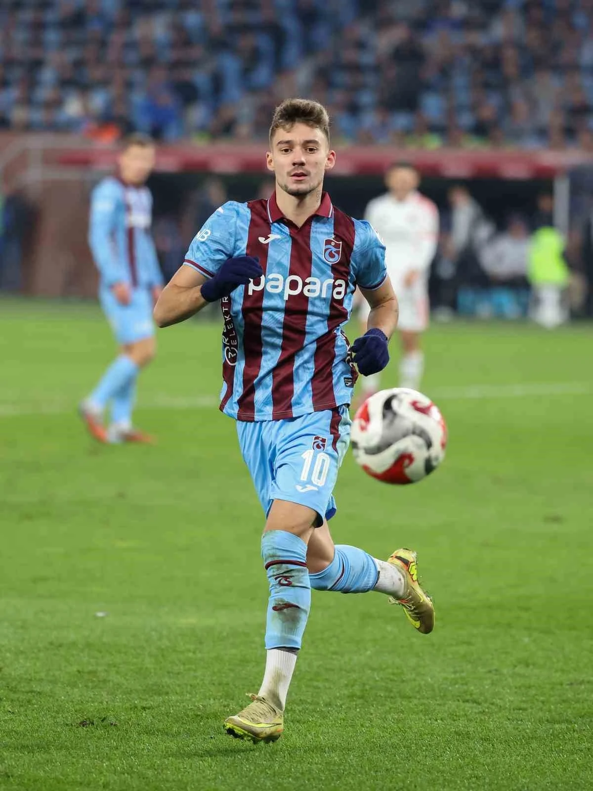 Ernest Muçi seriye devam etti
