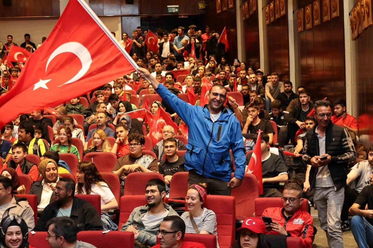 ER&Uuml;&rsquo;de milli ma&ccedil; heyecanı yaşandı
