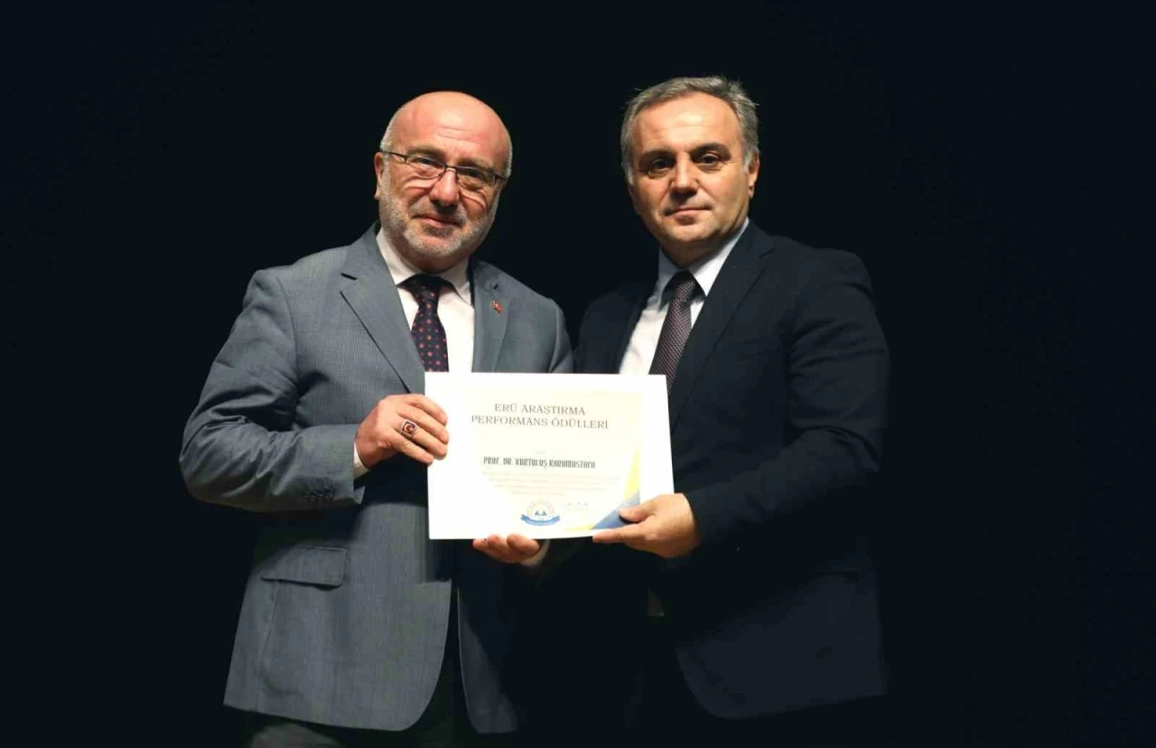 ERÜ’de &quot;2024 Yılı Araştırma Performansı Değerlendirme Toplantısı ve Ödül Töreni&quot; düzenlendi
