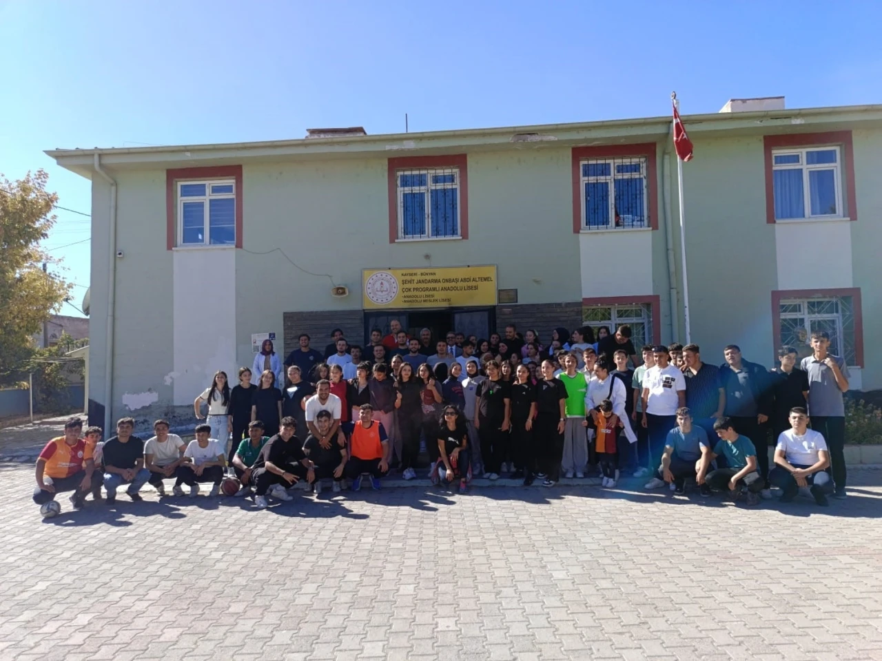 ERÜ’den Bünyan’da &quot;Sağlık İçin Sporu Seçin&quot; etkinliği
