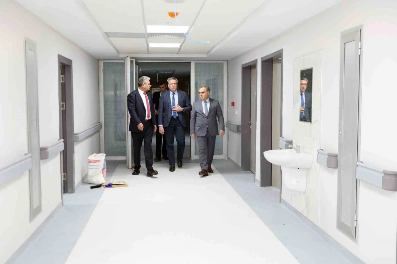 ER&Uuml; Hastaneleri&rsquo;nde yenileme &ccedil;alışmaları devam ediyor
