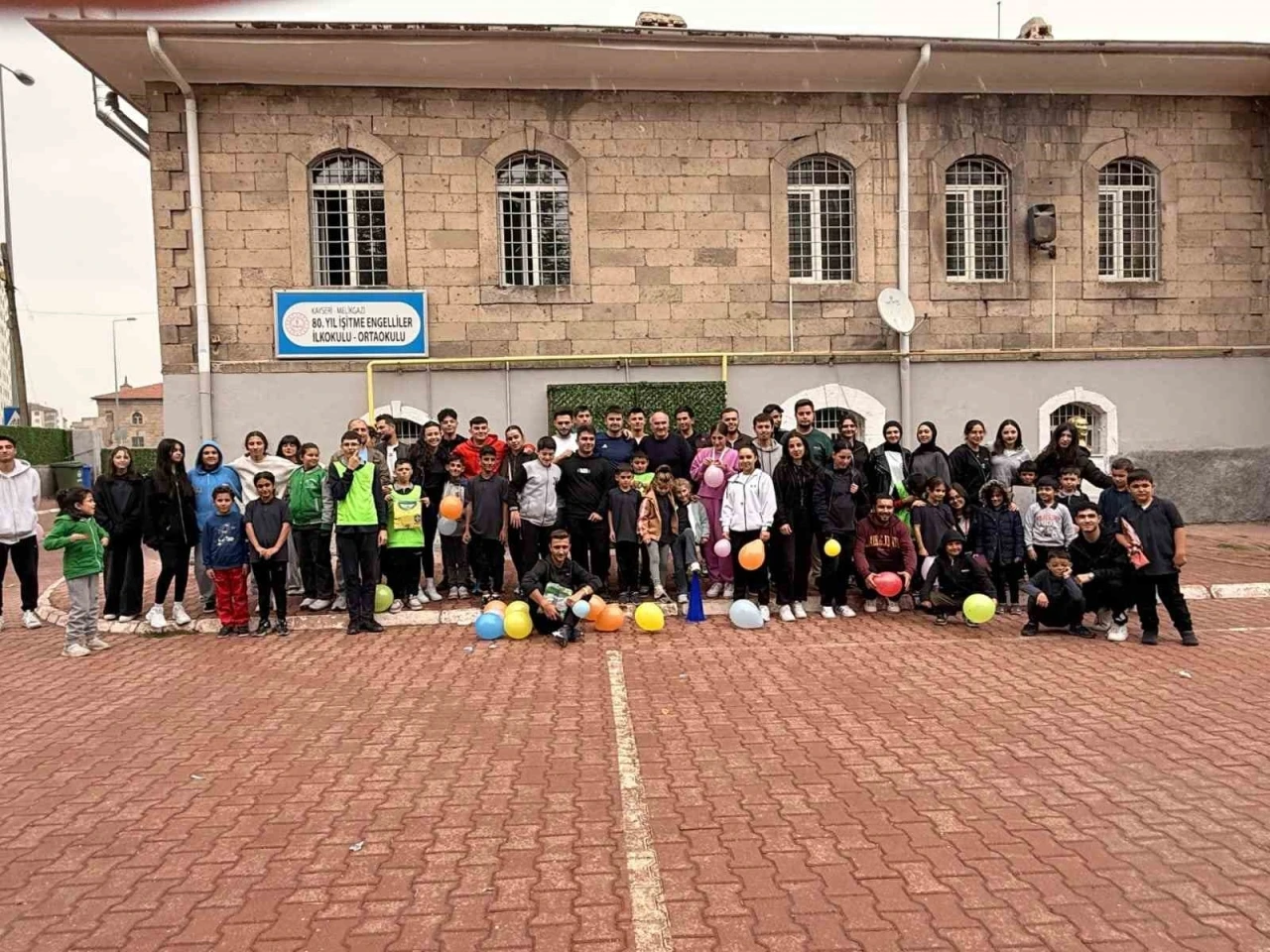 ERÜ öğrencilerinden anlamlı etkinlik
