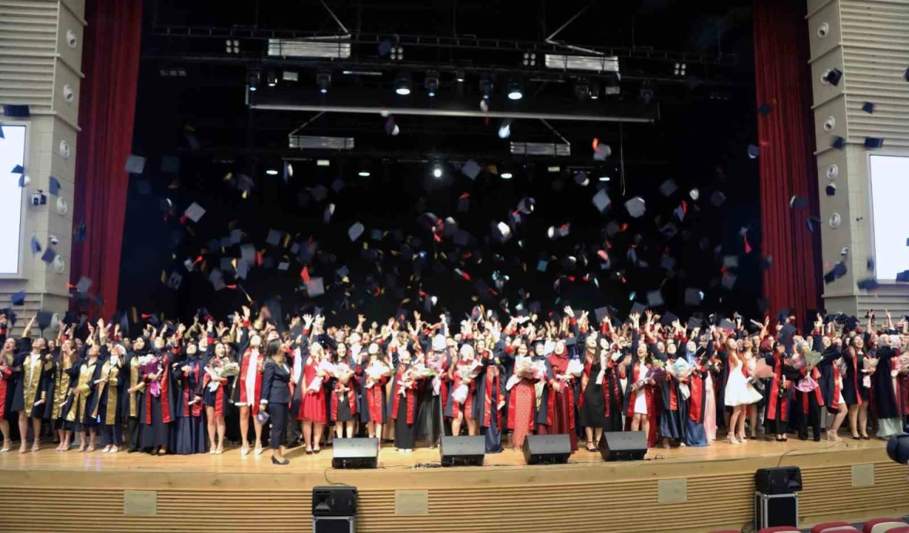 ERÜ Veterinerlik Fakültesi’nde mezuniyet heyecanı
