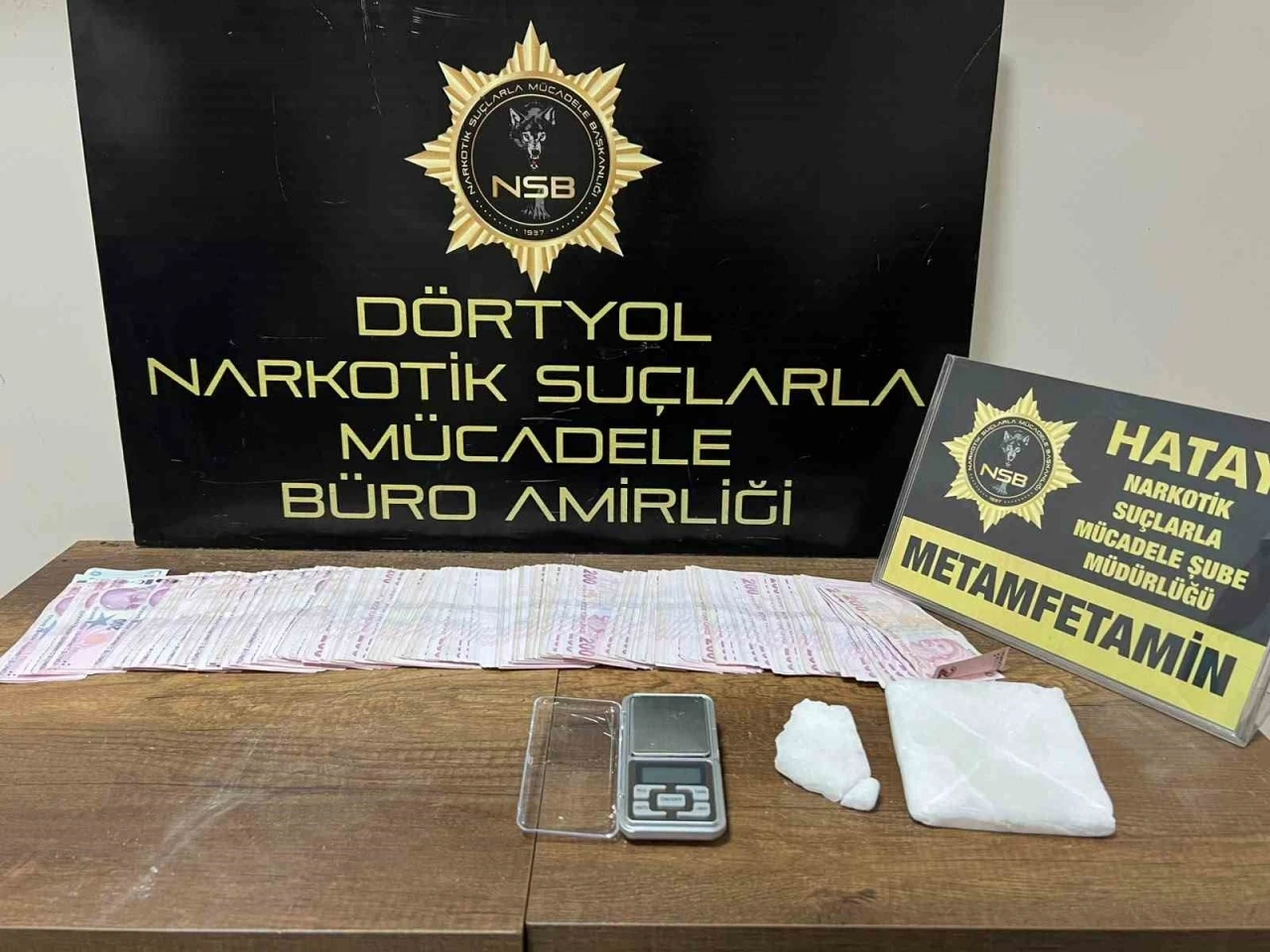 Erzin&rsquo;de 250 gram metamfetamin ele ge&ccedil;irildi
