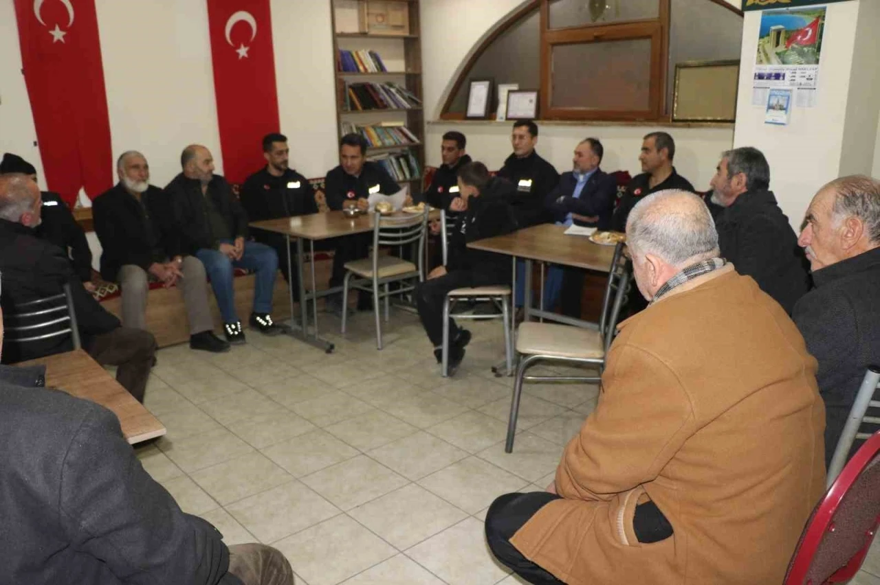 Erzincan&rsquo;da AFAD mahallelerde vatandaşları bilgilendiriyor
