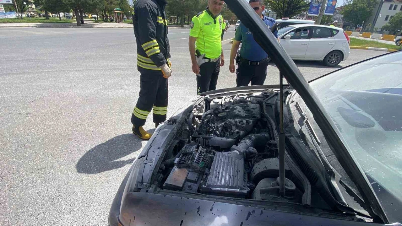 Erzincan’da araç yangını

