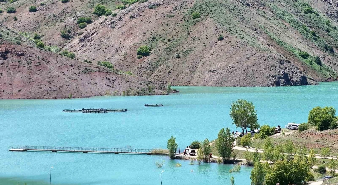 Erzincan’da baraj gölünde yapılan aramalarda kayıp gencin cesedine ulaşıldı
