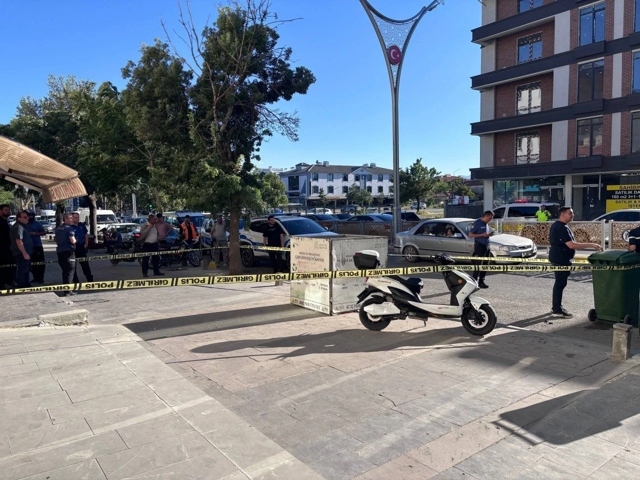 Erzincan&rsquo;da bı&ccedil;aklı ve sopalı kavga: 3 yaralı
