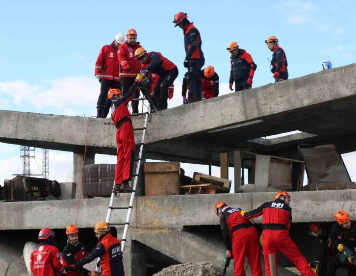 Erzincan’da Bingöl Bölge Düzeyi Deprem Tatbikatının provası yapıldı