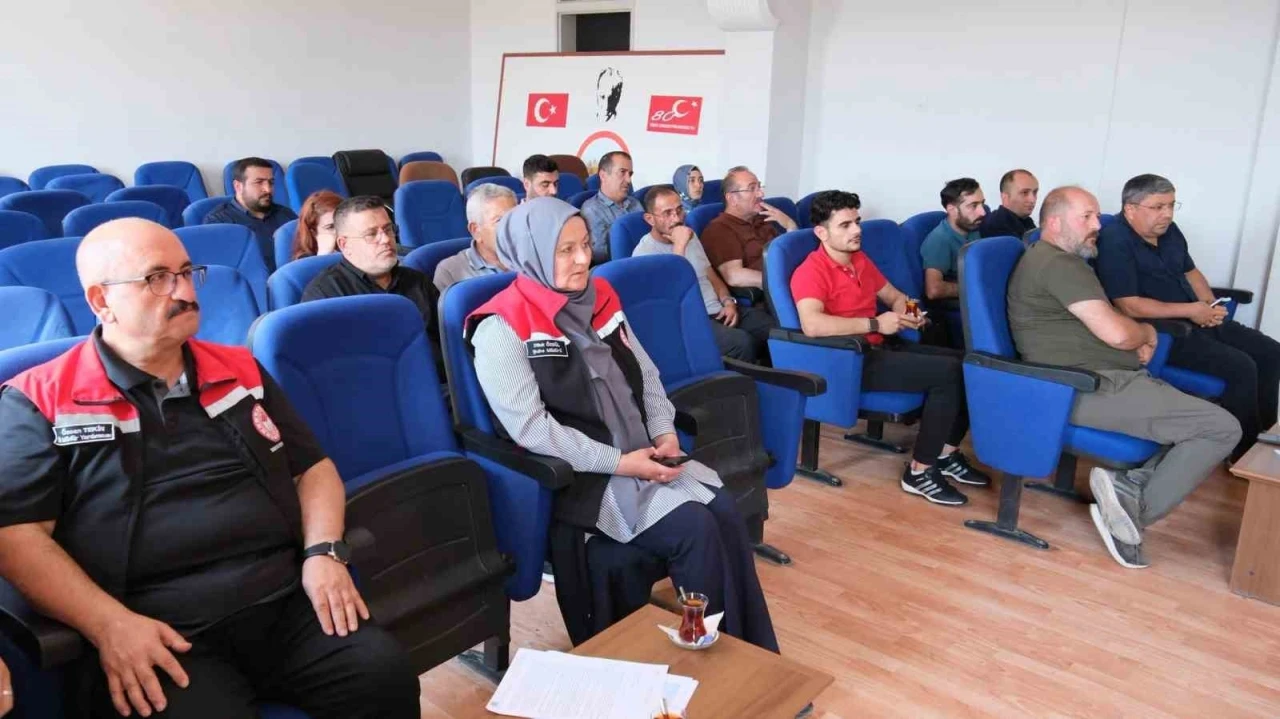 Erzincan&rsquo;da bitki koruma &uuml;r&uuml;nleri bayilerine b-re&ccedil;ete eğitimi verildi
