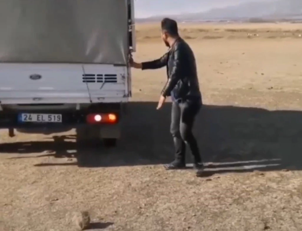 Erzincan’da ehliyet sınavı öncesi komik anlar yaşandı
