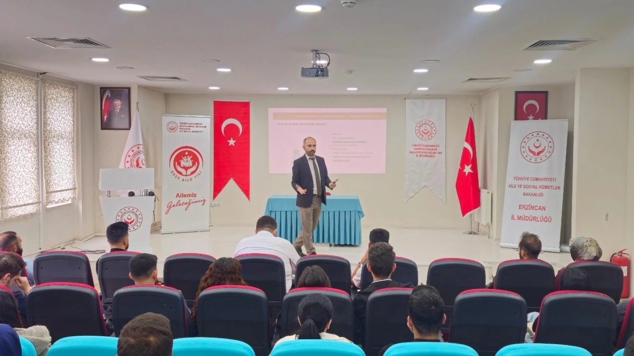 Erzincan’da evlilik kredisine başvuran çiftlere eğitim düzenlendi
