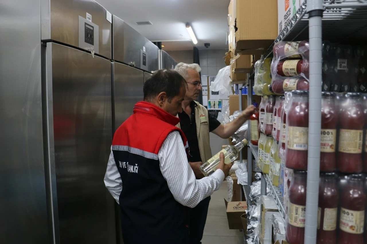 Erzincan&rsquo;da gıdada sıkı denetim: Milyonluk ceza yağdı
