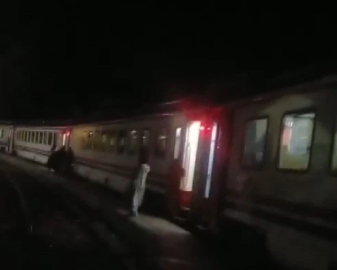 Erzincan’da heyelan nedeniyle Doğu Ekspresi İliç Tren Garında bekletiliyor
