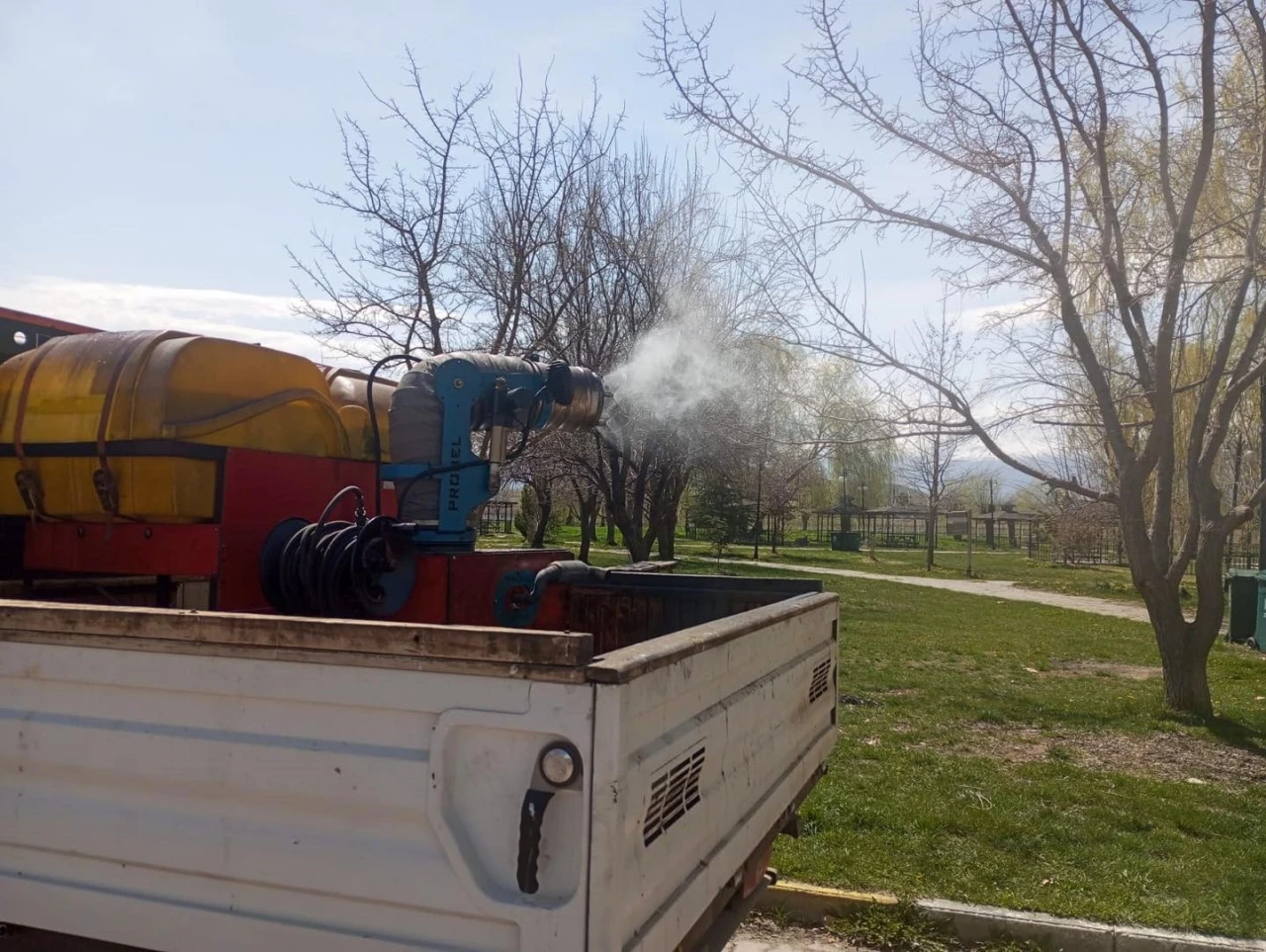 Erzincan’da larva ilaçlaması devam ediyor
