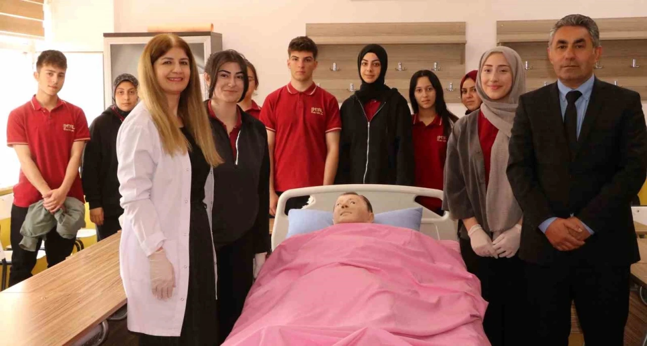 Erzincan&rsquo;da meslek lisesi sağlık sekt&ouml;r&uuml;ne bakım personeli yetiştiriyor
