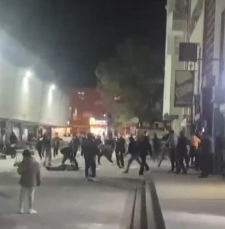 Erzincan&rsquo;da meydan muharebesini aratmayan kavga: Tabureler havada u&ccedil;uştu
