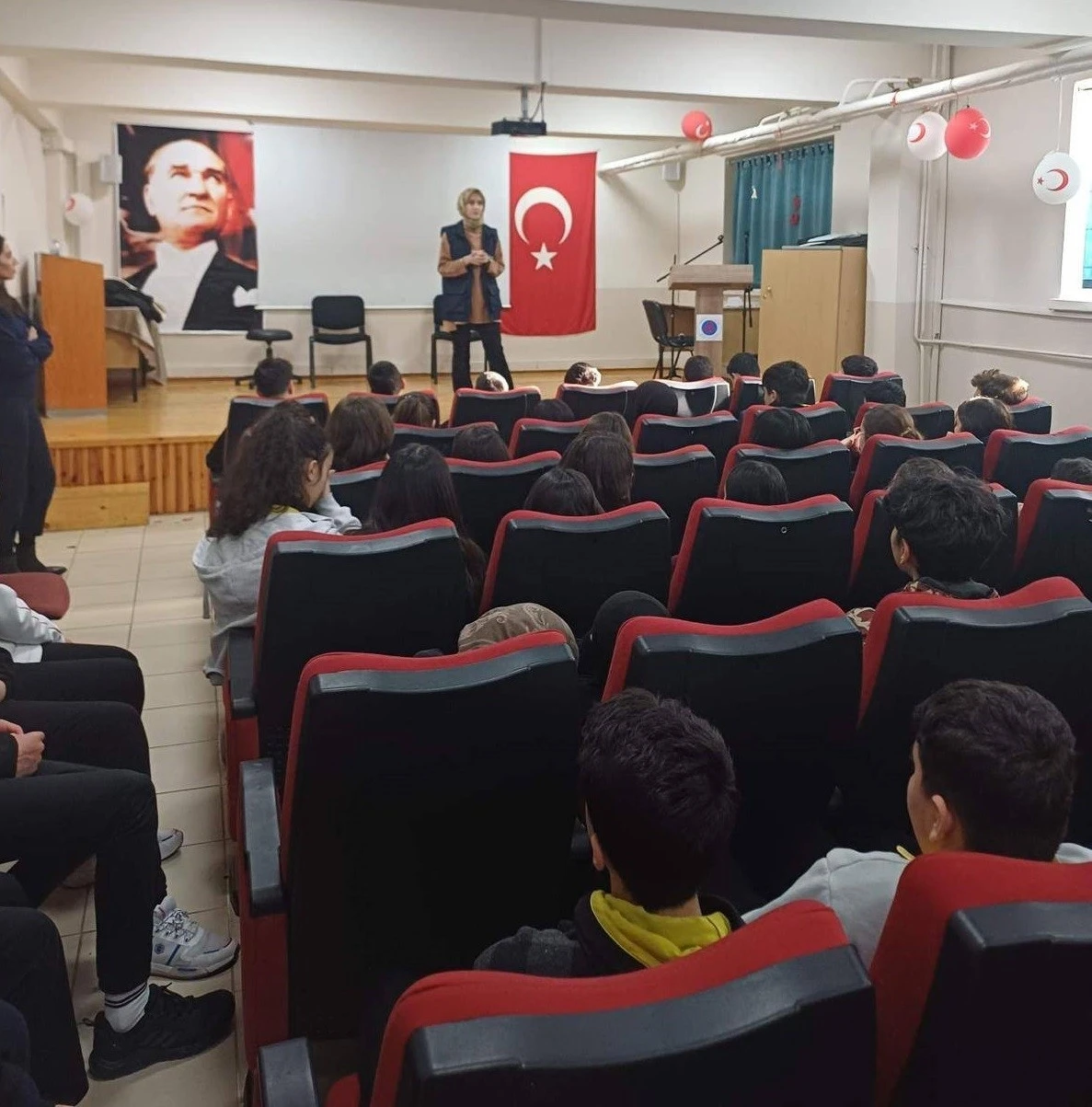 Erzincan&rsquo;da &ouml;ğrencilere siber su&ccedil;larla m&uuml;cadele eğitimi
